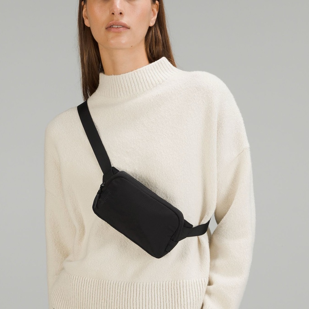 🆕 Lululemon Mini Belt Bag